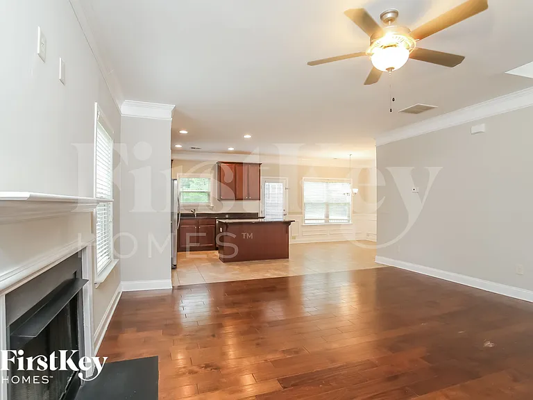 218 Woods Cir — Photo 4