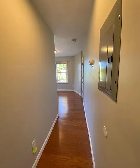 27 Florence St #1R — Photo 4