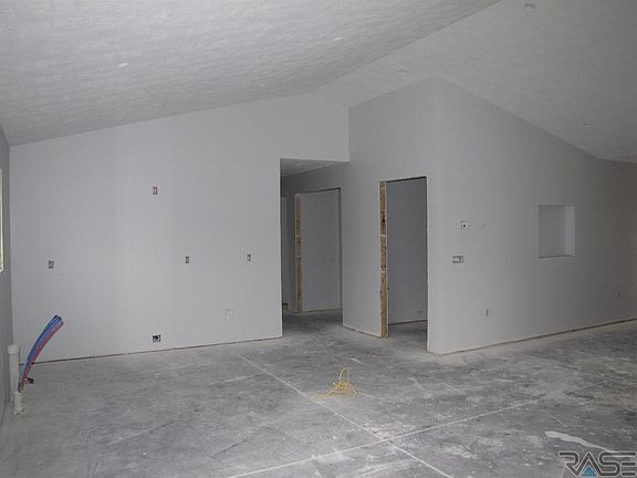 5th image of 706 Britz Dr