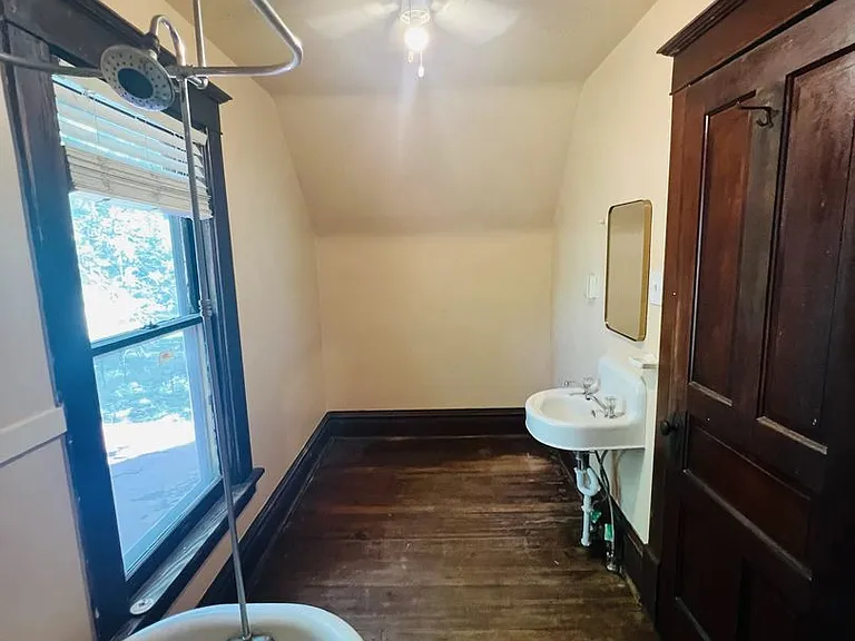 710 E Davenport St — Photo 9