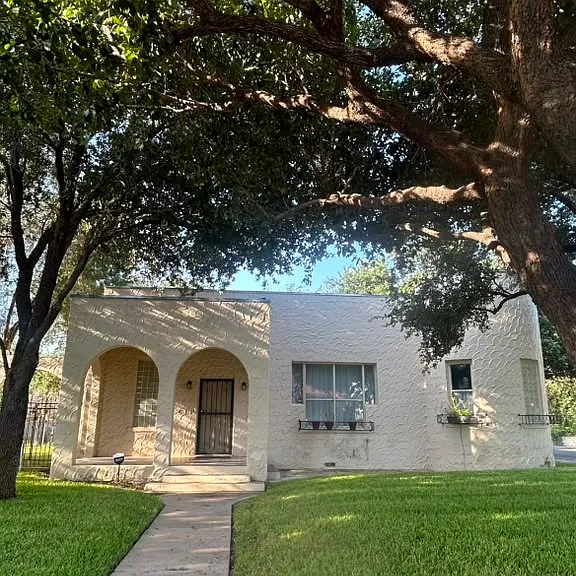 1501 Galveston St — Photo 1