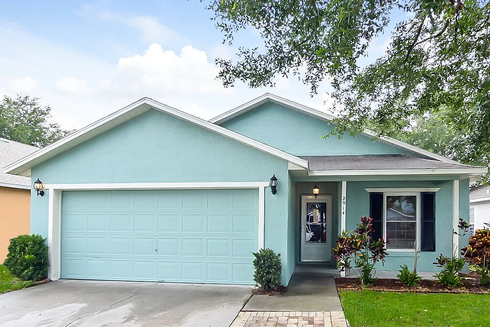 3 bed, 2.0 bath, 1213 sqft, $1,930 — Photo 1