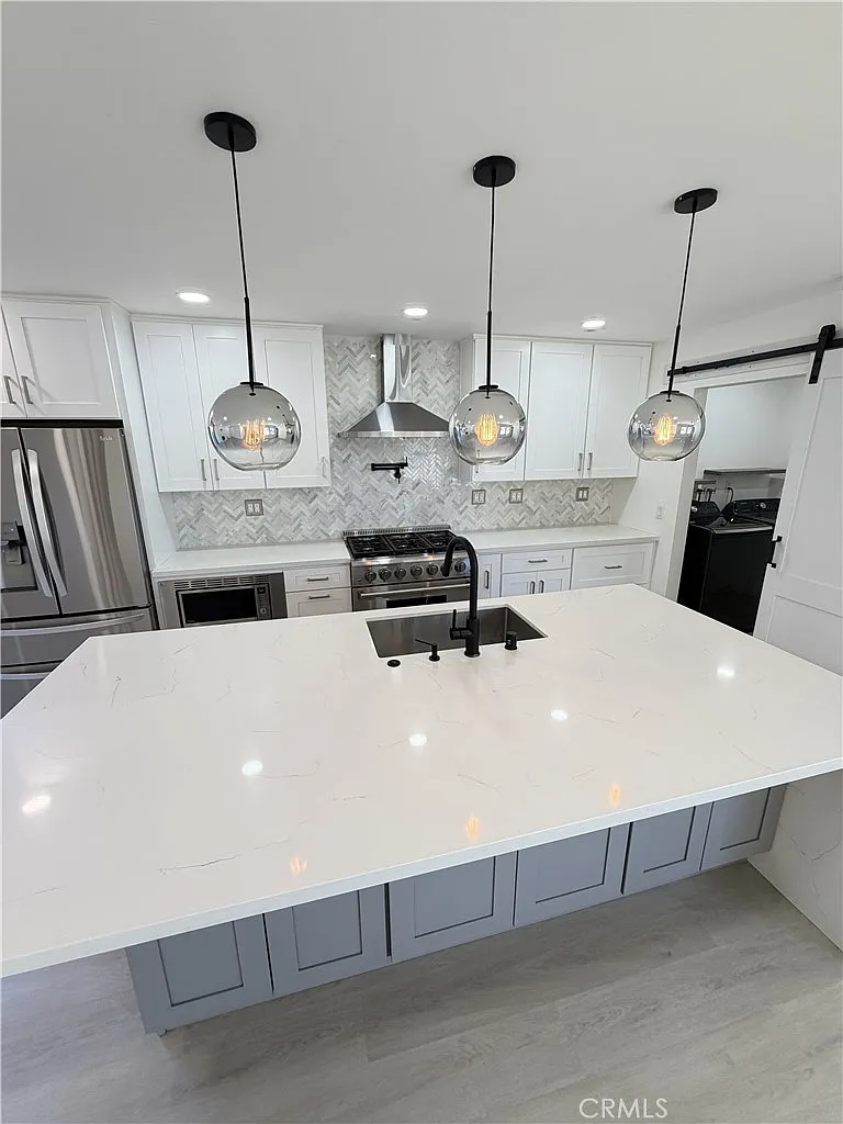 4 bed, 1923 sqft, $5,600 — Photo 3
