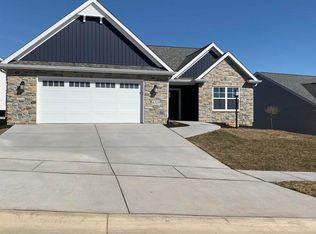 6319 Deere Creek Ln, Davenport, IA 52807