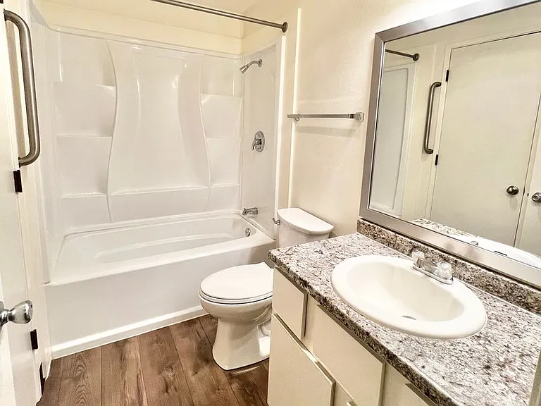 Willow Creek Apartments — Photo 17