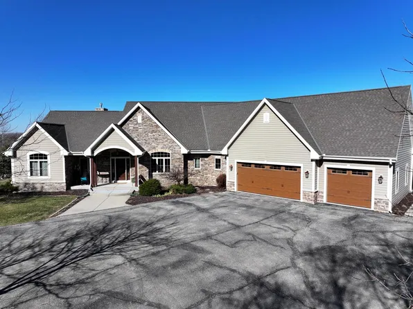 4722 West Oakwood ROAD, Franklin, WI 53132