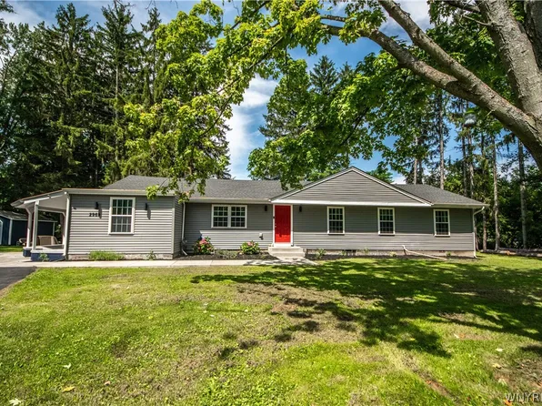 2964 Rosemarie Cir, Newfane, NY 14108