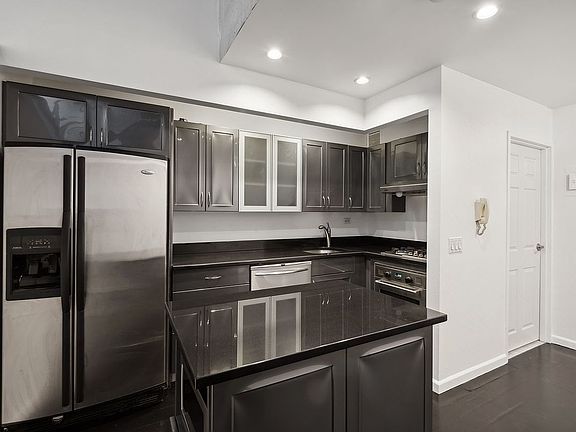3rd image of 225 E 86th St APT 302