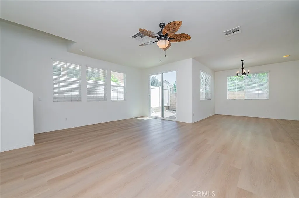 4 bed, 2.5 bath, 2200 sqft, $3,600 — Photo 3
