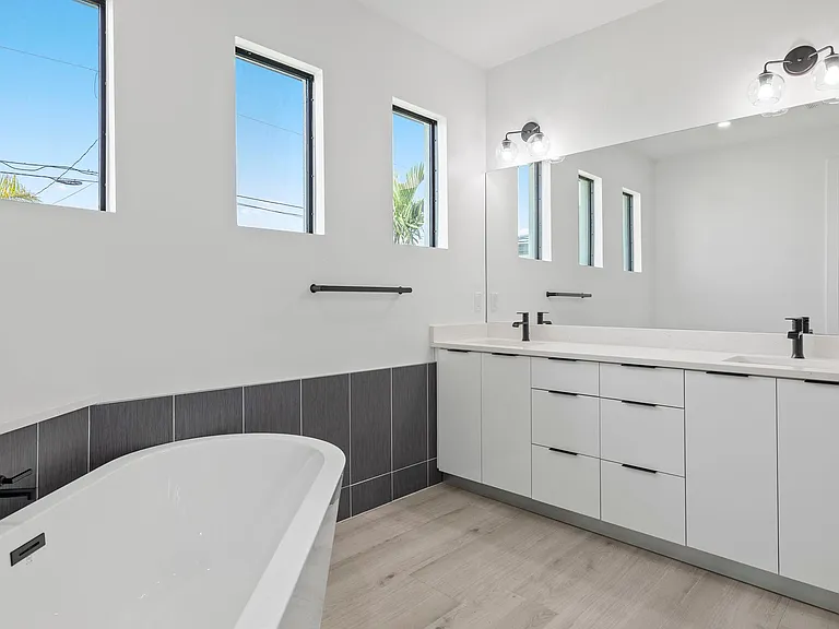 2107 SW 39th St — Photo 33