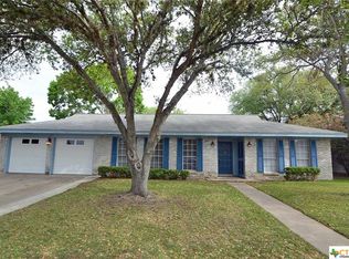 208 Longfellow Ln, Victoria, TX 77904
