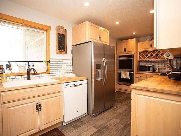 2nd image of 913 Fetterman Dr