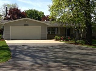 12515 Northwood Dr, Genoa, IL 60135