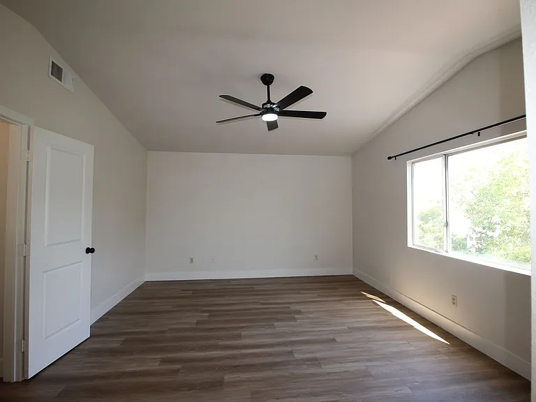 9405 Salinger St — Photo 15