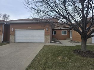 3323 W Prairiewood Dr S, Fargo, ND 58103