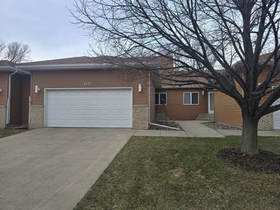 3323 W Prairiewood Dr S, Fargo, ND, 58103