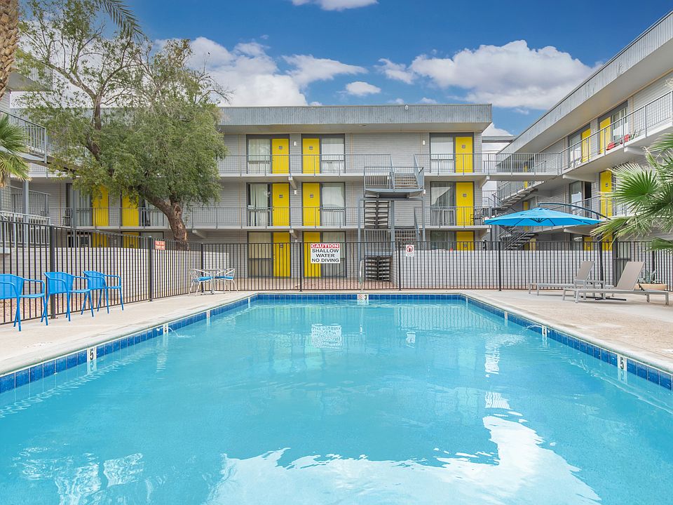 Spectra Midtown Apartments Pool