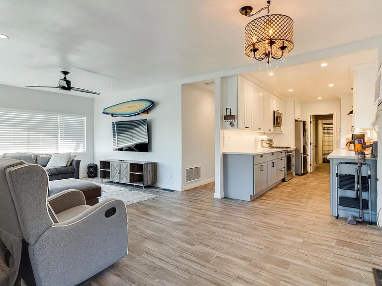 6108 Springvale Dr — Photo 17