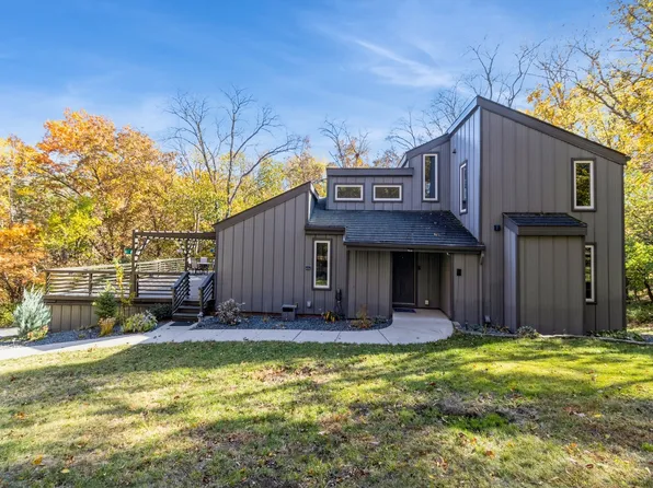 1634 Thornwood Rd, West Des Moines, IA 50265