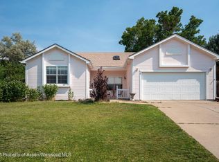 72 Juniper Ln, Parachute, CO 81635