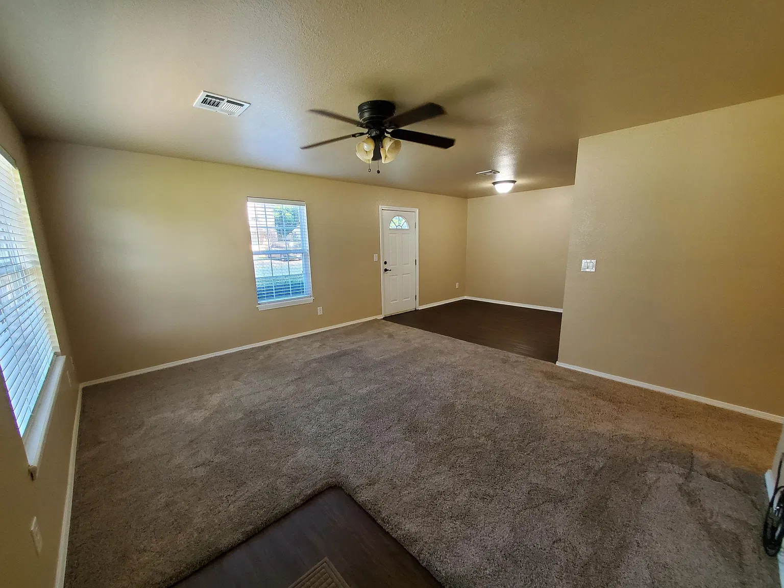 3 bed, 1076 sqft, $1,395 — Photo 2