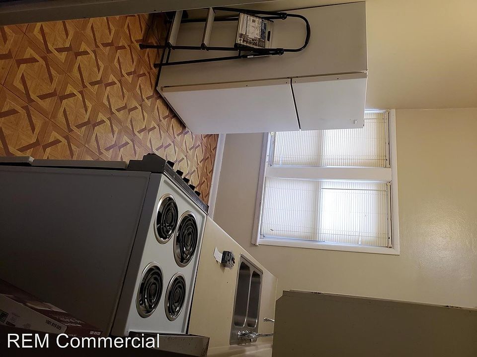 2nd image of 868 Jason Ave APT 2
