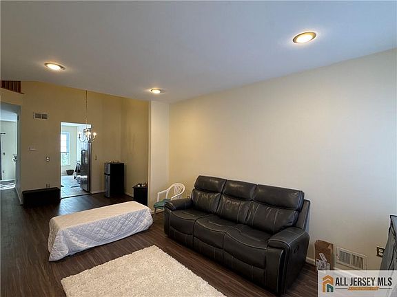 3rd image of 4 Saddle Ct #1204