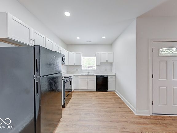 5th image of 3915 N Hawthorne Ln