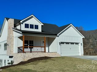 159 Byron Forest Dr, Horse Shoe, NC 28742