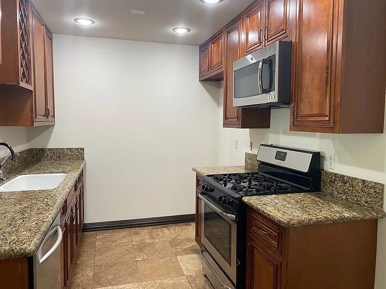 6351 Riverside Dr #20 — Photo 7