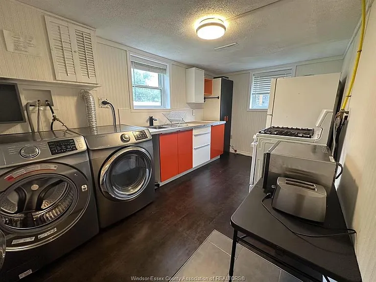 1665 Orford St #LOWER — Photo 8
