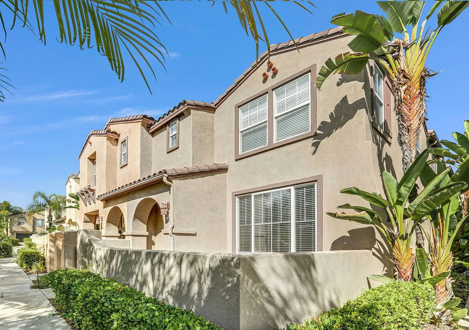 Beautiful 3 bedroom Otay Ranch Townhome + Large Attached 2 Car Garage — Photo 1