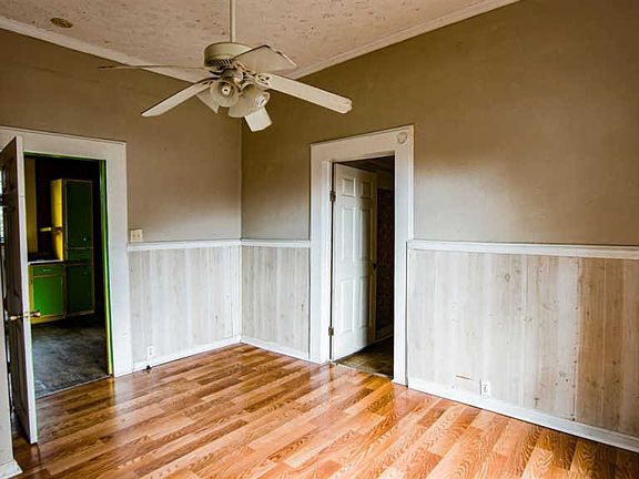 4th image of 810 E Brainerd St