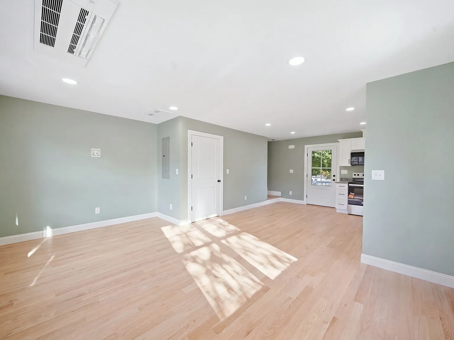 2 bed, 1.0 bath, 900 sqft, $3,000 — Photo 4