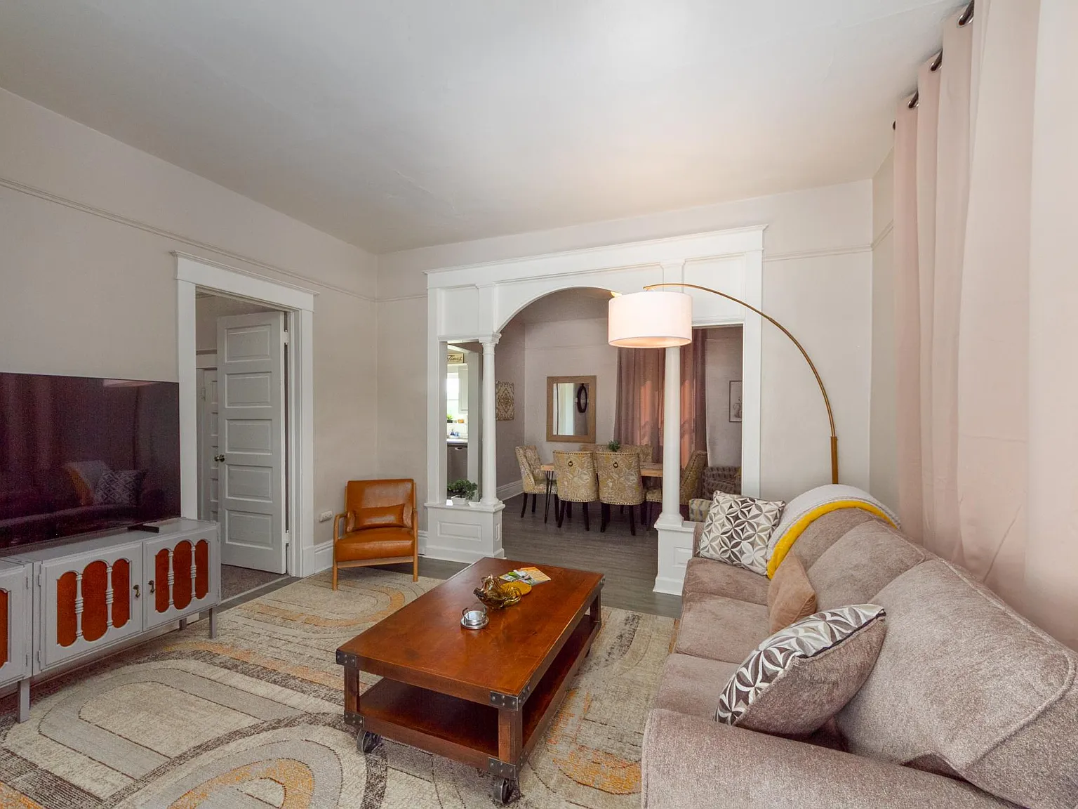 2219 W Broadway Ave — Photo 4