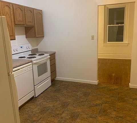 4th image of 101 E Harrison St APT 1