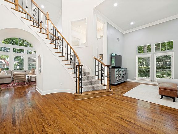 3rd image of 3101 Hampshire Ct