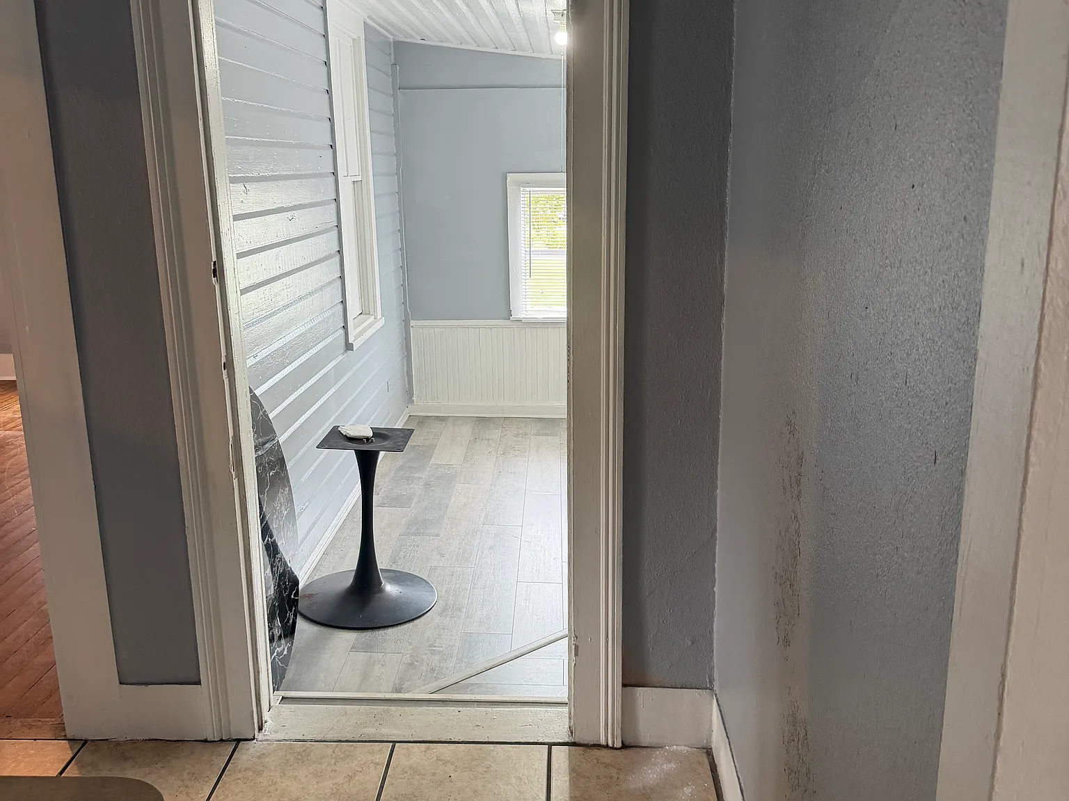 2 bed, 1000 sqft, $1,300 — Photo 2