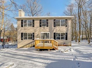 2622 Foxledge Dr, Tobyhanna, PA