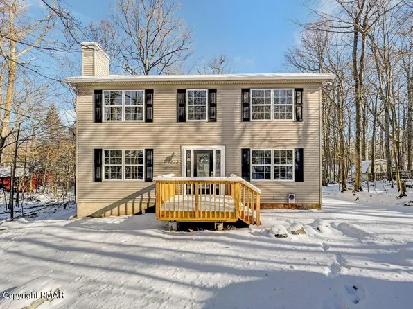 2622 Foxledge Dr, Tobyhanna, PA 18466