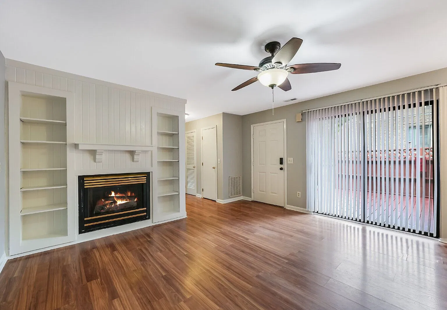 2 bed, 2.0 bath, 975 sqft, $1,500 — Photo 2