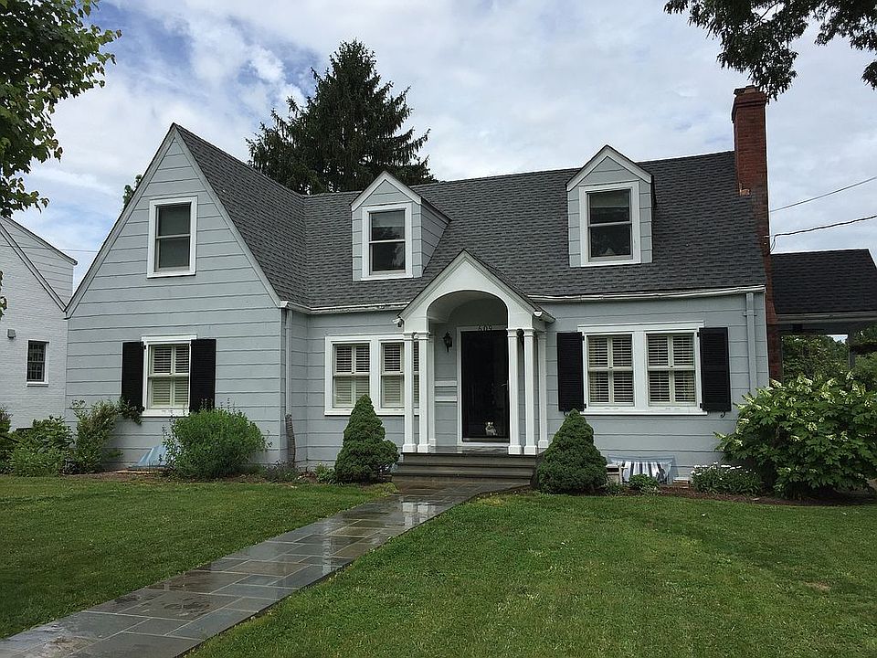 2nd image of 609 Lyons Ave