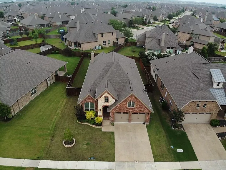 1213 Wedgewood Dr — Photo 1