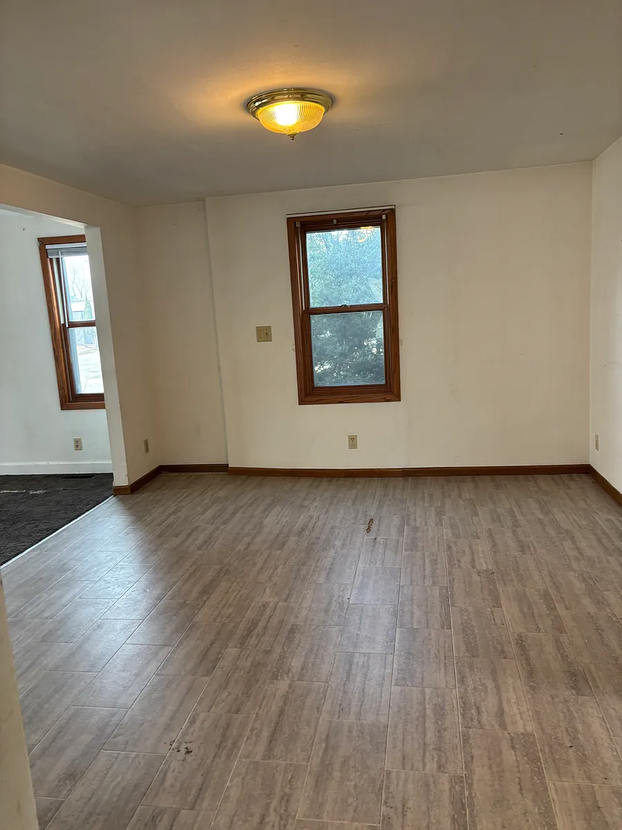 Building Photo - 102 Sterling Ave #1