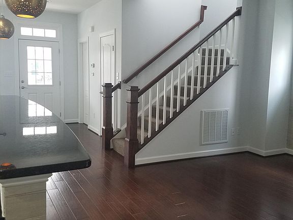 4th image of 28518 Traverse St