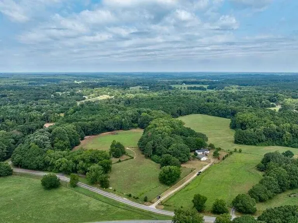 1230 Treadwell Bridge Rd, Statham, GA 30666