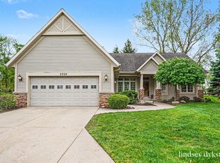 2320 Red Oak Ct NW, Grand Rapids, MI 49504