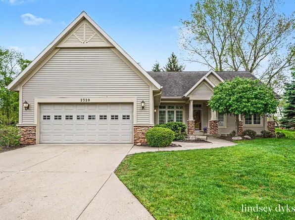 2320 Red Oak Ct NW, Grand Rapids, MI 49504