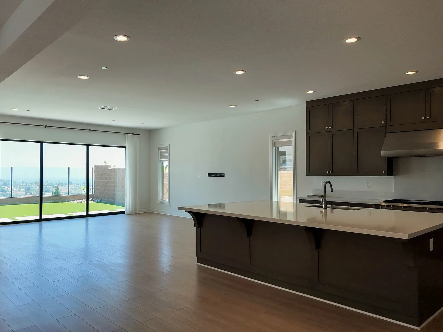 5 bed, 5750 sqft, $11,500 — Photo 4