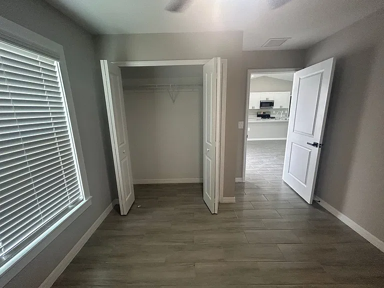 3804 NE 9th Pl — Photo 12